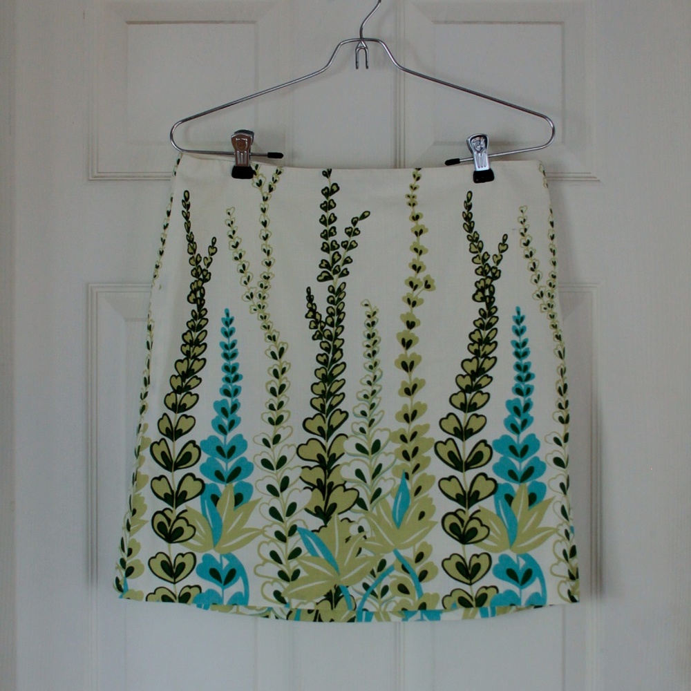 LOFT Floral Skirt Size 6 - Picture 2 of 7